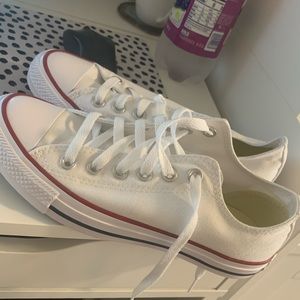 White converse sneakers in great condition